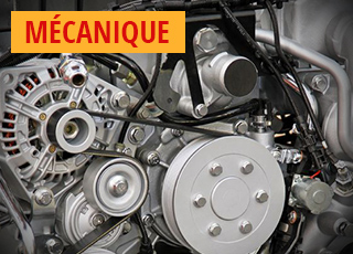 Un moteur avec courroies d'un camion